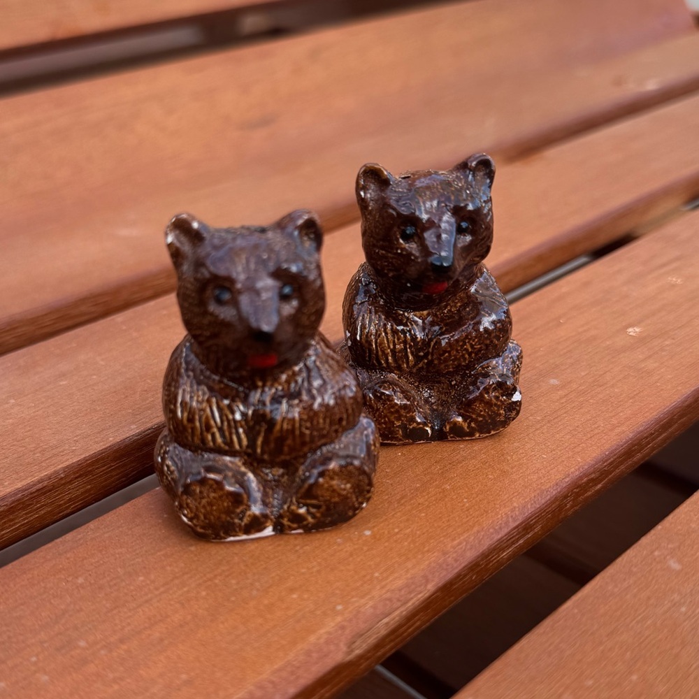 Vintage Yellowstone Park‎ Salt and Pepper Shakers Brown Bear Figurines